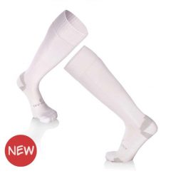Skarpety piłkarskie 3/4 długości – białe. Białe skarpety TRY TO FLY, bez wzorów. W wyprzedaży za 67.01 zł.