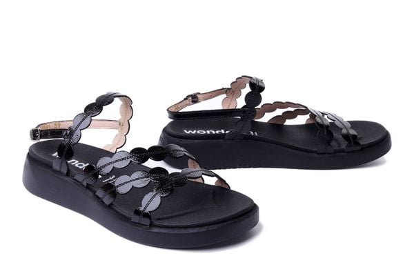 WONDERS C-6531 LCK. V negro, sandały damskie. Czarne sandały Wonders, bez wzorów, bez obcasa, bez zapięcia. Za 539.90 zł.
