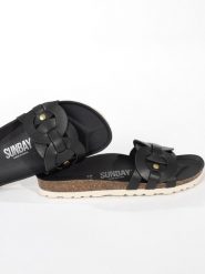 Sunbay Skórzane klapki "Lazuli" w kolorze czarnym rozmiar: 36. Czarne klapki Sunbay, bez wzorów, ze skóry, z otwartym noskiem, bez obcasa. Za 139.95 zł.