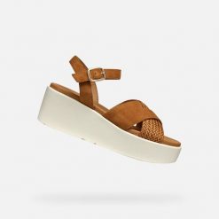 Sandały GEOX D XAND 2.2S Brązowy. Brązowe sandały Geox, bez wzorów, ze skóry, sportowe, bez obcasa, bez zapięcia. Za 435.99 zł.