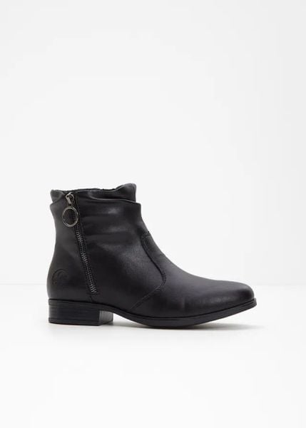Krótkie botki marki Rieker. Czarne botki bonprix, bez wzorów, bez obcasa, bez zapięcia. Za 359.99 zł.