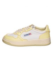 AUTRY Skórzane sneakersy "Autry" w kolorze biało-żółtym rozmiar: 38. Białe trampki AUTRY, bez wzorów, ze skóry, bez zapięcia. Za 503.95 zł.
