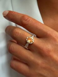 Les Petites Précieuses Pozłacany pierścionek z cyrkoniami i cytrynem rozmiar: 56. Żółte pierścionki Les Petites Précieuses, z cyrkonią, pozłacane. Za 217.99 zł.