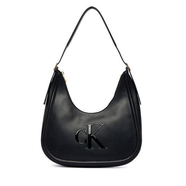 Torebka Calvin Klein. Czarne torebki klasyczne Calvin Klein, bez wzorów, bez dodatków. Za 370.99 zł.