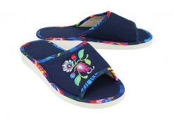 METEOR 060 FOLK granatowy/niebieski, kapcie damskie. Niebieskie obuwie domowe Meteor, bez wzorów, bez zapięcia. Za 47.99 zł.