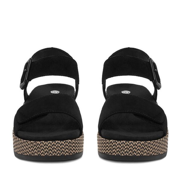 Sandały Remonte. Czarne sandały Remonte, bez wzorów, bez obcasa, na koturnie, bez zapięcia. Za 379.99 zł.