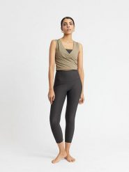 Rethinkit Legginsy sportowe "Bea" w kolorze czarnym rozmiar: M. Czarne legginsy Rethinkit, m, bez wzorów, z materiału, z podwyższonym stanem. Za 144.92 zł.