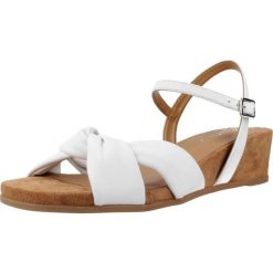 Sandały UNISA BADESI GRA Biały. Białe sandały Unisa, bez wzorów, ze skóry, bez obcasa, bez zapięcia. Za 352.99 zł.