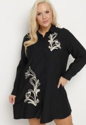 Czarna Koszulowa Sukienka z Wiskozy Zdobiona Kwiatowym Haftem Nalilsa. Czarne sukienki Born2be, na co dzień, plus size, z aplikacjami, z wiskozy, eleganckie, bez kołnierzyka, plus size, bez ramiączek, mini, koszulowe. Za 99.99 zł.