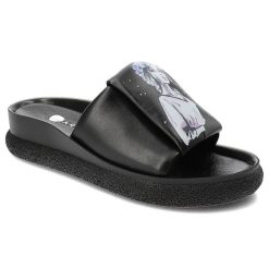Czarne Klapki Armodo Stylowe Wsuwane Obuwie Damskie. Czarne klapki Armodo, bez wzorów, z materiału, bez obcasa. Za 239.00 zł.