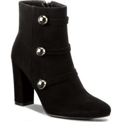 Botki KARINO - 2268/003-F Czarny. Czarne botki Karino, z aplikacjami, ze skóry, bez obcasa, na obcasie, bez zapięcia. W wyprzedaży za 249.00 zł.