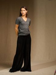 Perfect Cashmere Kaszmirowa koszulka "Efimia" w kolorze szarym rozmiar: M. Szare bluzki Perfect Cashmere, m, bez wzorów, z kaszmiru, bez kołnierzyka, bez ramiączek. Za 252.99 zł.