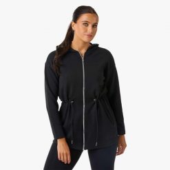 Bluza treningowa damska Swedemount Move Soft Hood Jacket szybkoschnąca. Czarne bluzy SWEDEMOUNT, bez wzorów, z tkaniny, bez kaptura. Za 199.99 zł.