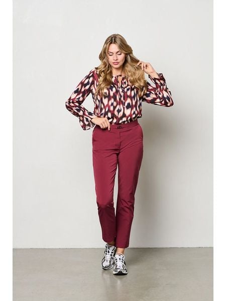 &Co Woman Spodnie "Pola" w kolorze czerwonym rozmiar: L. Czerwone spodnie materiałowe &Co Woman, l, z aplikacjami, z materiału, z podwyższonym stanem. Za 174.02 zł.