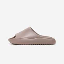 Second Life - Klapki Unisex Slide - Stan Doskonały. Brązowe klapki DECATHLON, bez wzorów, z materiału, bez obcasa. Za 67.99 zł.
