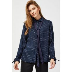 Koszula z wiązaniem-ukryty błedy szycia. Koszule MOODO, xs, bez wzorów, bez kołnierzyka, bez ramiączek. Za 49.99 zł.
