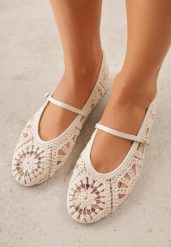 Beżowe Ażurowe Balerinki VICES w Stylu Boho z Paskiem z Klamerką Phepheu. Brązowe baleriny Born2be, w ażurowe wzory, z jeansu, bez obcasa. Za 99.99 zł.