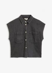 Krótka bluzka jeansowa o kroju pudełkowym. Czarne bluzki bonprix, bez wzorów, z jeansu, bez kołnierzyka, bez ramiączek. Za 47.99 zł.