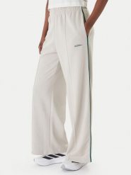 Adidas Spodnie dresowe Seasonal Essentials Colourpop JZ0192 Beżowy Regular Fit. Brązowe spodnie dresowe Adidas, xs, bez wzorów, z bawełny. Za 239.99 zł.