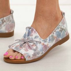 Multi skórzane płaskie sandały damskie Cambell 19388. Sandały Cambell, bez wzorów, z jeansu, eleganckie, bez obcasa, na płaskiej podeszwie, bez zapięcia. Za 219.00 zł.