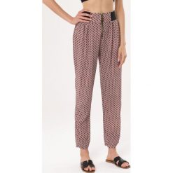 Czerwone Spodnie Foreign. Czerwone spodnie materiałowe Born2be, m, bez wzorów, z materiału, z podwyższonym stanem. Za 14.99 zł.