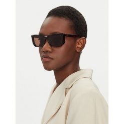 Okulary przeciwsłoneczne Max Mara. Brązowe okulary przeciwsłoneczne Max Mara, bez wzorów. Za 629.99 zł.