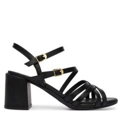 Sandały Clarks. Czarne sandały Clarks, bez wzorów, bez obcasa, na słupku, bez zapięcia. Za 389.99 zł.