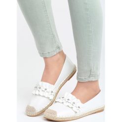 Białe Espadryle How Hard. Białe espadryle Born2be, bez wzorów, bez obcasa, na płaskiej podeszwie, bez zapięcia. Za 49.99 zł.