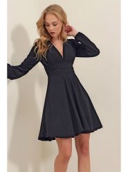 Trend Alacati Sukienka w kolorze czarnym rozmiar: M. Czarne sukienki Trend Alacati, m, bez wzorów, bez kołnierzyka, bez ramiączek, mini. Za 66.00 zł.