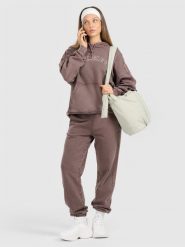 4F Spodnie dresowe joggery damskie - brązowe XS. Brązowe spodnie sportowe 4f, xs, bez wzorów, z dresówki. Za 149.99 zł.