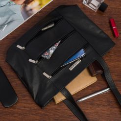 Skórzana damska torba na ramię elegancka czarna klasyczna Beltimore L44. Czarne torby na ramię bez wzorów, eleganckie, na ramię, bez dodatków. Za 219.99 zł.