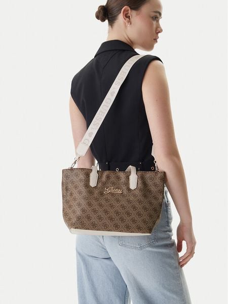 Guess Torebka J6RZ13 WFMF0 Brązowy. Brązowe torebki klasyczne Guess, z aplikacjami, ze skóry, bez dodatków. Za 273.99 zł.