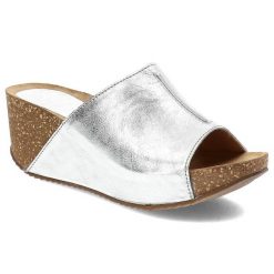 Srebrne Klapki Simen Wygodne Skórzane Buty Na Koturnie. Szare klapki Simen, bez wzorów, ze skóry, bez obcasa, na koturnie. Za 249.00 zł.