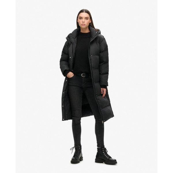 Długi pikowany płaszcz z kapturem. Czarne płaszcze Superdry, bez wzorów, z kapturem. Za 843.15 zł.