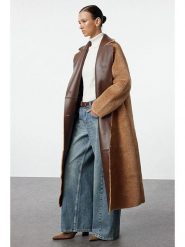 Trendyol Dwustronny płaszcz przejściowy w kolorze ciemnobrązowo-karmelowym rozmiar: 42. Brązowe płaszcze Trendyol, bez wzorów, bez kaptura. Za 192.33 zł.