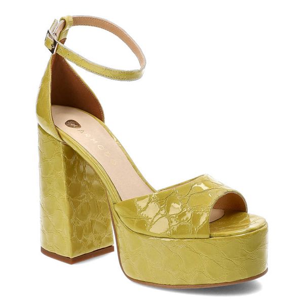 Zielone Sandały Armodo Stylowe Skórzane Obuwie. Zielone sandały Armodo, bez wzorów, z lakierowanej skóry, eleganckie, bez obcasa, na obcasie, bez zapięcia. Za 409.00 zł.