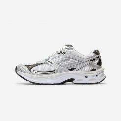 Buty sportowe damskie RR2K. Białe obuwie sportowe DECATHLON, z kauczuku, bez zapięcia, trekkingowe. Za 319.99 zł.