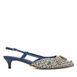 Sandały Guess. Niebieskie sandały Guess, z aplikacjami, bez obcasa, na szpilce, bez zapięcia. Za 759.99 zł.