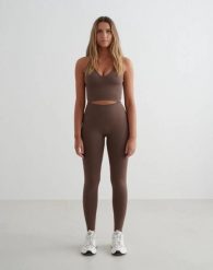 Damskie legginsy dłuższe, wysoki stan, invisible scrunch Shape Seamless brązowe. Brązowe legginsy AIM'N, m, bez wzorów, z dzianiny, z podwyższonym stanem, długie. Za 301.00 zł.