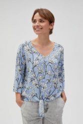 Wiskozowa koszula w kwiaty błękitna. Niebieskie koszule MOODO, l, bez wzorów, z wiskozy, bez kołnierzyka, bez ramiączek. W wyprzedaży za 29.99 zł.