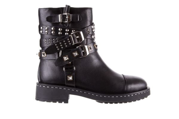 Botki Bayla-144 9304 Czarne Botki, Skóra naturalna - 36. Czarne botki Bayla, na jesień, bez wzorów, z jeansu, bez obcasa, na koturnie, bez zapięcia. W wyprzedaży za 299.00 zł.