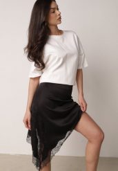 Czarna Satynowa Spódnica o Asymetrycznym Kroju z Koronką Arlivia. Czarne spódnice Born2be, l, bez wzorów, z koronki, eleganckie, mini, asymetryczne. Za 119.99 zł.