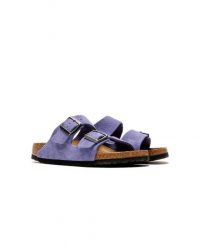 Damskie sandały zamsz ARIZONA. Fioletowe sandały Birkenstock, bez wzorów, z zamszu, bez obcasa, bez zapięcia. Za 590.00 zł.