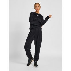 Damska krótka bluza Hummel mt Kalu. Czarne bluzy Hummel, s, bez wzorów, bez kaptura. Za 222.00 zł.