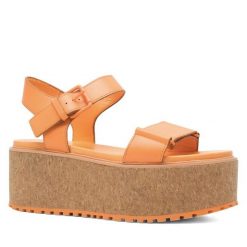 Sandały Lasocki. Brązowe sandały Lasocki, bez wzorów, bez obcasa, na płaskiej podeszwie, bez zapięcia. Za 269.99 zł.