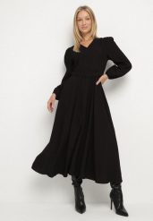 Czarna Wiskozowa Sukienka o Rozkloszowanym Kroju z Paskiem z Klamerką Arilesse. Czarne sukienki Born2be, na co dzień, l, bez wzorów, z materiału, eleganckie, bez kołnierzyka, bez ramiączek, maxi, rozkloszowane. Za 159.99 zł.
