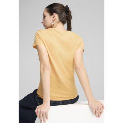 Damska koszulka z logo ESS No. 1 PUMA Almost Apricot Orange. Brązowe bluzki Puma, s, bez wzorów, sportowe, bez kołnierzyka, bez ramiączek. Za 99.00 zł.