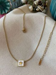 Luseera Pozłacany naszyjnik z elementem ozdobnym - dł. 45 cm rozmiar: onesize. Białe naszyjniki Luseera, z perłą, pozłacane. Za 39.99 zł.