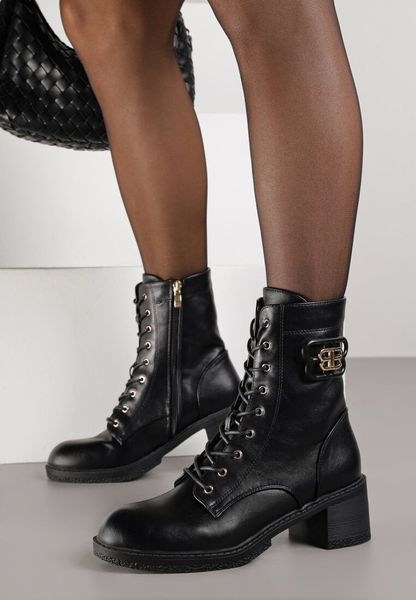 Czarne Botki Vices o Fasonie Trzewików na Słupku Zdobione Aplikacją Nuvitte. Czarne botki Renee, z aplikacjami, z dzianiny, bez obcasa, na obcasie, bez zapięcia. Za 119.99 zł.