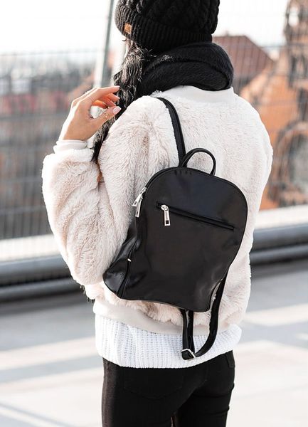 Plecak skórzany damski DAN-A T335 czarny. Czarne plecaki DAN-A, bez wzorów, ze skóry. Za 259.99 zł.